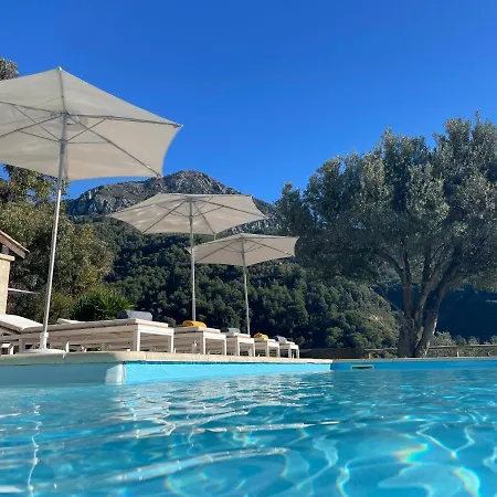 Monti Luxury With Pool Sleeps 6 Вилла