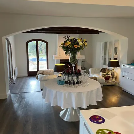 Monti Luxury With Pool Sleeps 6 *