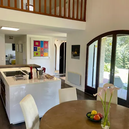 Villa Villa-Monti Luxury Villa With Private Pool, Fully Air Conditioned Bedrooms, 5 Star Superhosts! *