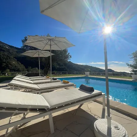 Villa-Monti Luxury Villa With Private Pool, Fully Air Conditioned Bedrooms, 5 Star Superhosts! Villa