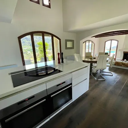 Villa-Monti Luxury Villa With Private Pool, Fully Air Conditioned Bedrooms, 5 Star Superhosts! Menton