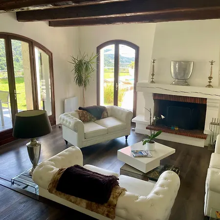 Villa Villa-Monti Luxury Villa With Private Pool, Fully Air Conditioned Bedrooms, 5 Star Superhosts! *