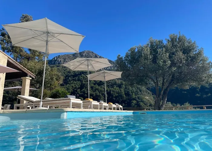 Villa-monti Luxury With Private Pool, Fully Air Conditioned Bedrooms, 5 Star Superhosts! Villa