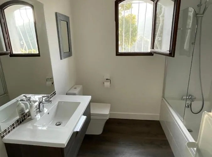 Villa Villa-monti Luxury With Private Pool, Fully Air Conditioned Bedrooms, 5 Star Superhosts! Menton