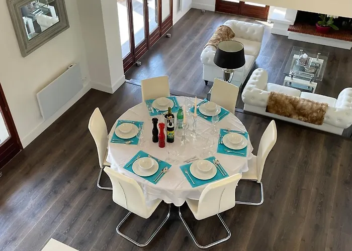 Villa Villa-monti Luxury With Private Pool, Fully Air Conditioned Bedrooms, 5 Star Superhosts!