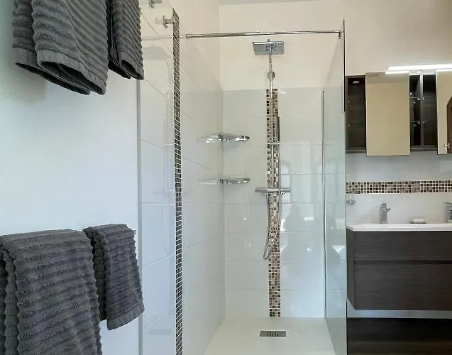 Villa-monti Luxury With Private Pool, Fully Air Conditioned Bedrooms, 5 Star Superhosts! Villa Menton