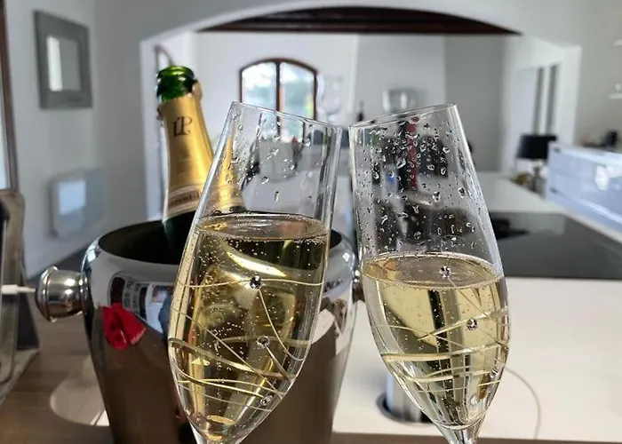 Villa Villa-monti Luxury With Private Pool, Fully Air Conditioned Bedrooms, 5 Star Superhosts! Menton