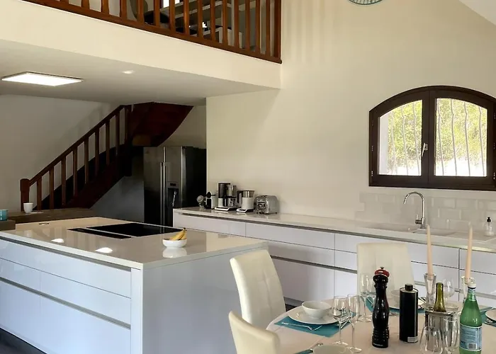 Villa-monti Luxury With Private Pool, Fully Air Conditioned Bedrooms, 5 Star Superhosts!