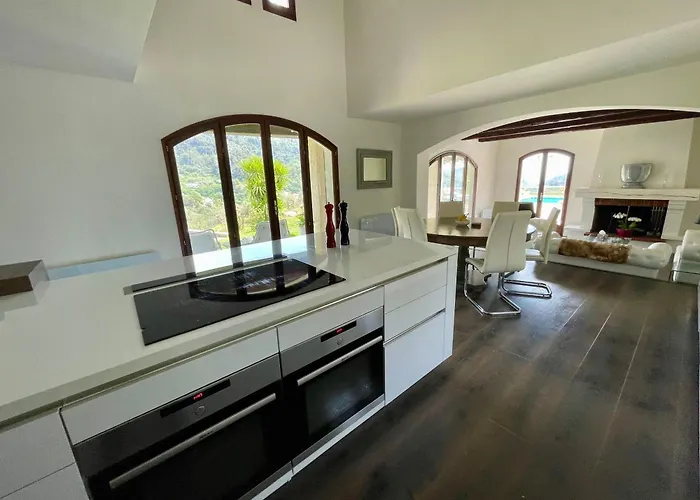 Villa-monti Luxury With Private Pool, Fully Air Conditioned Bedrooms, 5 Star Superhosts! Menton