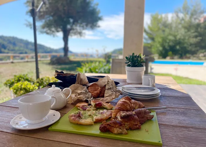 Villa-monti Luxury With Private Pool, Fully Air Conditioned Bedrooms, 5 Star Superhosts! Villa