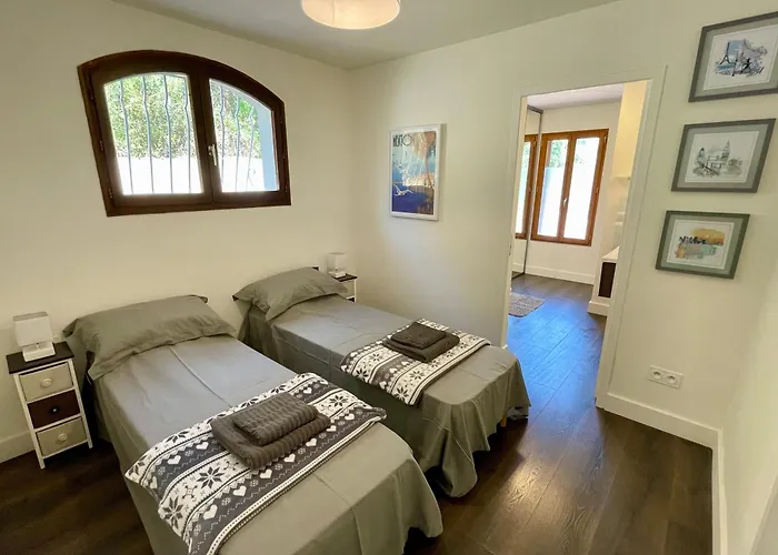 Villa-monti Luxury With Private Pool, Fully Air Conditioned Bedrooms, 5 Star Superhosts! Villa *