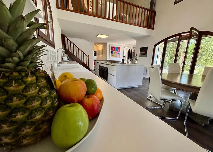 Villa-monti Luxury With Private Pool, Fully Air Conditioned Bedrooms, 5 Star Superhosts!